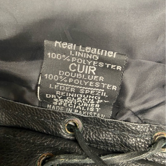 Black Leather Motorcycle Vest Men’s M. Conceal to carry pockets - Picture 5 of 10